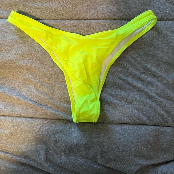 NWOT Neon yellow underwire bikini set - Picture 2 of 3